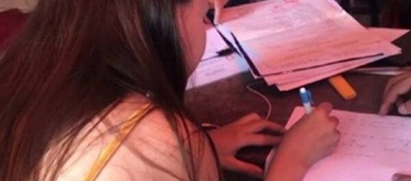 Hai thiếu nữ bị ép kích dục - Sputnik Việt Nam