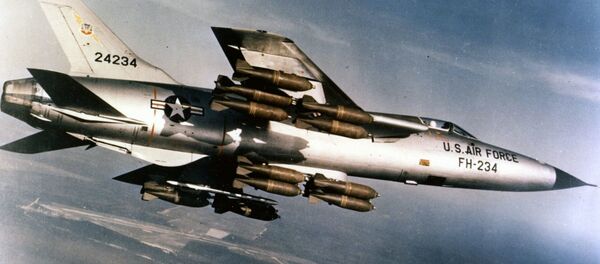 Máy bay F-105D-30-RE của không quân Mỹ, năm 1960 Máy bay F-105D-30-RE của không quân Mỹ, năm 1960 - Sputnik Việt Nam