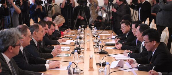 Ngoại trưởng Nga Sergei Lavrov đã gặp Ngoại trưởng Bắc Triều Tiên Ri Yong-ho - Sputnik Việt Nam