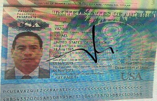 Hộ chiếu của Rafael Vazquez Flores. Ảnh: Công an cung cấp - Sputnik Việt Nam