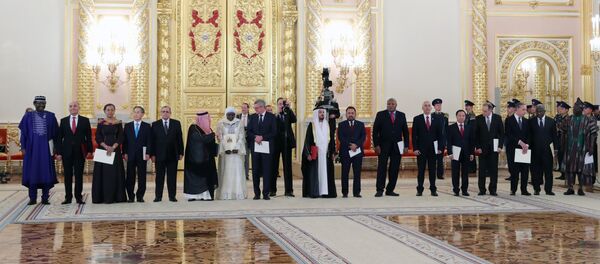 Tổng thống Nga Vladimir Putin tiếp nhận quốc thư của 17 đại sứ nước ngoài - Sputnik Việt Nam