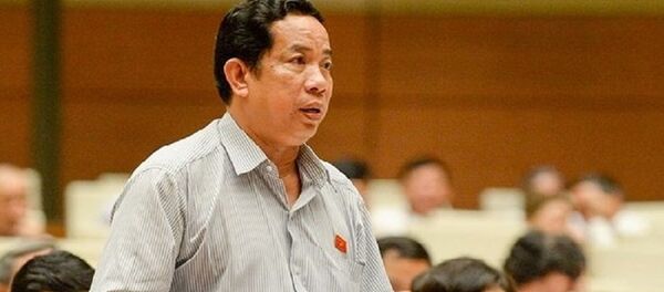 ĐBQH Đặng Thuần Phong lo ngại sẽ tạo cú sốc khi cho rằng người giàu có tiền thì được đặc xá, còn người nghèo sẽ phải ngồi tù suốt đời. - Sputnik Việt Nam