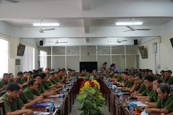 Buổi đã trao thư khen cho Công an quân Tân Phú. - Sputnik Việt Nam