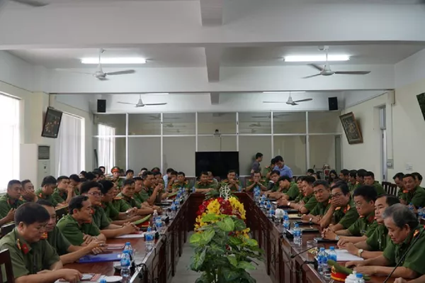 Buổi đã trao thư khen cho Công an quân Tân Phú. Buổi đã trao thư khen cho Công an quân Tân Phú. - Sputnik Việt Nam