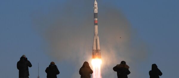 Tên lửa đẩy Soyuz-FG cùng với tàu vũ trụ Soyuz MS-07  từ Sân bay vũ trụ Baikonur - Sputnik Việt Nam