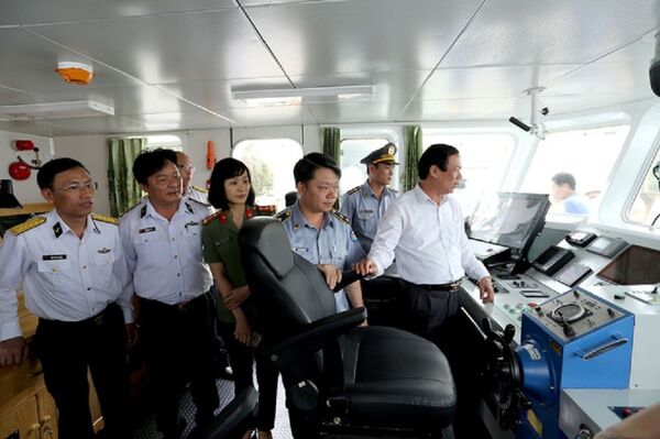 Các đại biểu tham quan tàu. - Sputnik Việt Nam