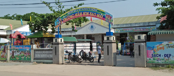 Bà Phan Thị Hậu - hiệu trưởng Trường mầm non Sao Mai, từng được biểu dương là tấm gương bình dị mà cao quý Bà Phan Thị Hậu - hiệu trưởng Trường mầm non Sao Mai, từng được biểu dương là tấm gương bình dị mà cao quý - Sputnik Việt Nam