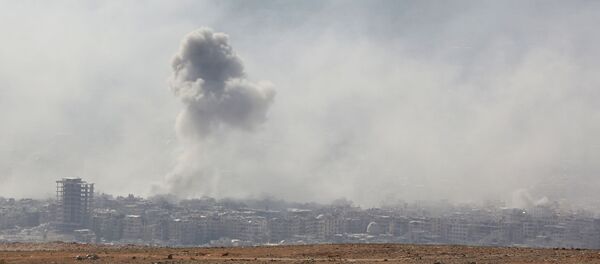 Дым от взрыва в сирийском городе Дума - Sputnik Việt Nam