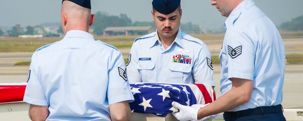 Hài cốt vừa được hồi hương sẽ được đưa đến Phòng Giám định Trung tâm của DPAA tại Hawaii. - Sputnik Việt Nam