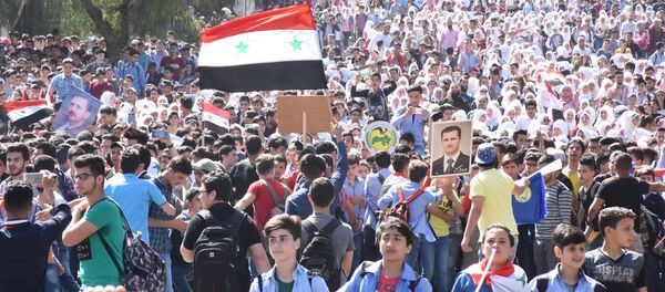 Hơn 50 ngàn thanh thiếu niên Syria đã dự cuộc mít tinh hôm thứ Hai, được tổ chức bởi Liên đoàn thanh niên cách mạng Syria. - Sputnik Việt Nam