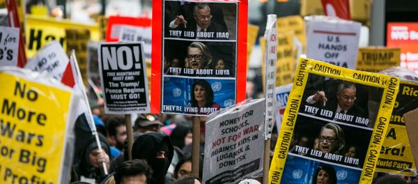 Những người tham gia cuộc biểu tình chống lại các cuộc tấn công vào Syria ở New York Những người tham gia cuộc biểu tình chống lại các cuộc tấn công vào Syria ở New York - Sputnik Việt Nam