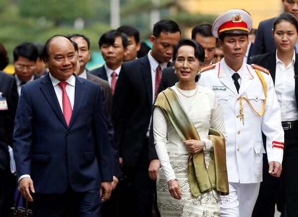 Cố vấn Nhà nước Myanmar Aung San Suu Kyi và Thủ tướng Nguyễn Xuân Phúc tại Hà Nội, Việt Nam - Sputnik Việt Nam