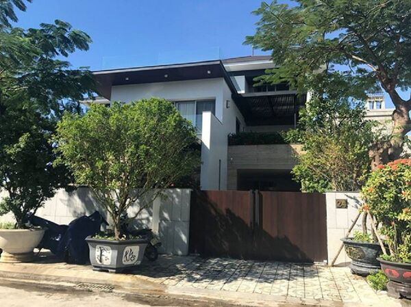 Nữ nhà báo đăng thông tin lên Facebook nghi vấn căn biệt thự này là của Vũ nhôm tặng đại tá Tam - Sputnik Việt Nam