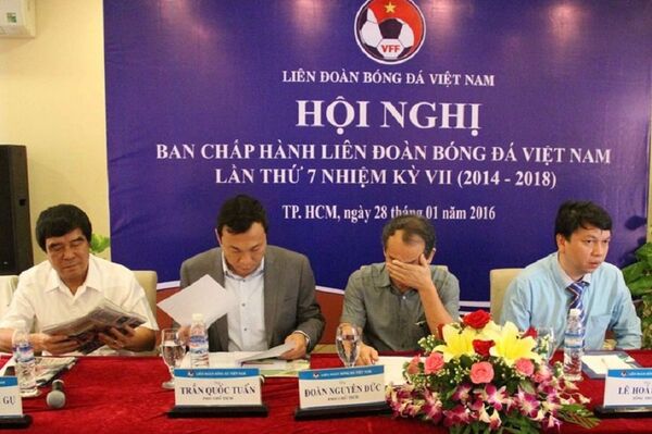 Phía sau phản ứng quyết liệt của bầu Đức là có lý do. Phía sau phản ứng quyết liệt của bầu Đức là có lý do. - Sputnik Việt Nam