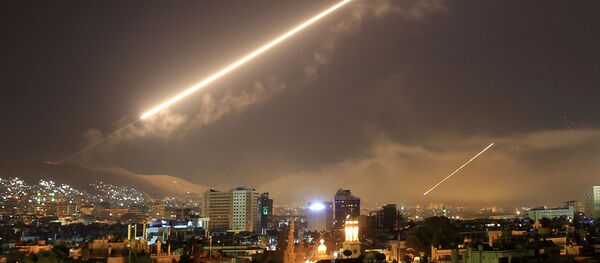 Tên lửa tấn công của Mỹ nhằm vào Damascus, Syria - Sputnik Việt Nam