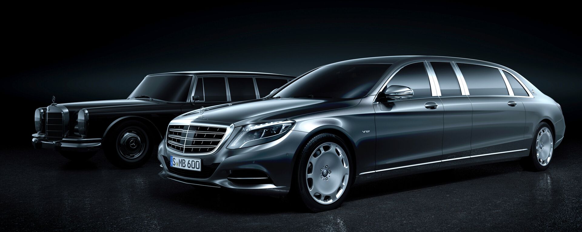  Siêu xe Mercedes-Maybach Pullman trước một chiếc Mercedes-Benz 600 Pullman.  - Sputnik Việt Nam, 1920, 31.05.2022