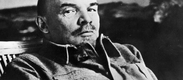 Vladimir Lenin tại phòng làm việc ở Horki, năm 1922. Vladimir Lenin tại phòng làm việc ở Horki, năm 1922. - Sputnik Việt Nam