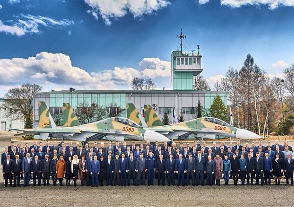 Cặp tiêm kích Su-30MK2 mới nhất của Không quân Việt Nam mang số hiệu 8593 và 8594 cũng là hai chiến đấu cơ cuối cùng được Knaapo lắp ráp - Sputnik Việt Nam