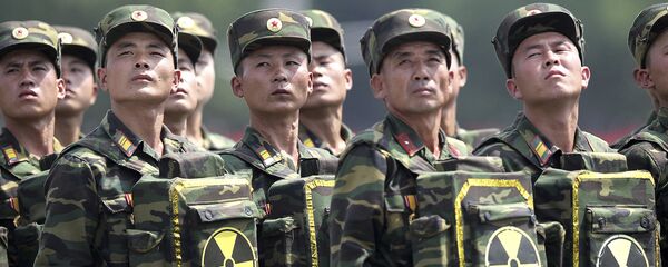 Северокорейские солдаты на военном параде в Пхеньяне. Архивное фото - Sputnik Việt Nam