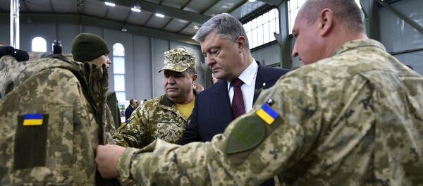 Petro Poroshenko và quân đội Ukraina - Sputnik Việt Nam