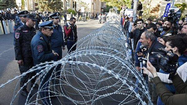 biểu tình chống việc bầu ông Serzh Sargsyan làm thủ tướng - Sputnik Việt Nam