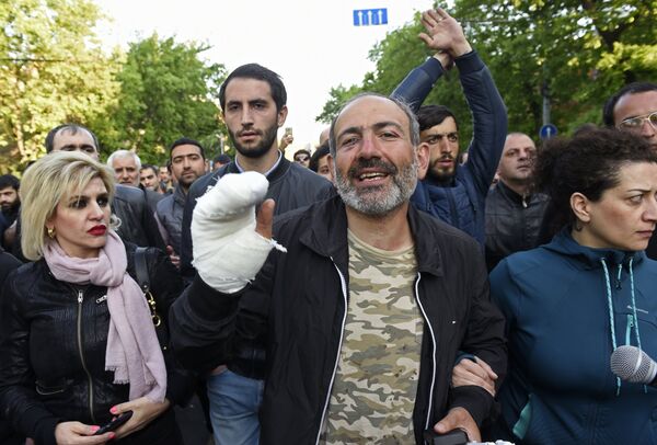 biểu tình chống việc bầu ông Serzh Sargsyan làm thủ tướng - Sputnik Việt Nam