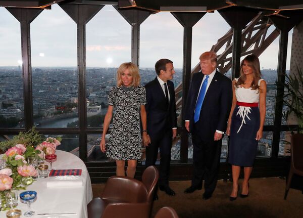 Brigitte Macron, Emmanuel Macron, Donald Trump và Melania Trump tại Paris - Sputnik Việt Nam