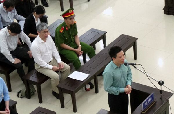 Cựu Chủ tịch Oceanbank Hà Văn Thắm tại tòa ngày 23/4. - Sputnik Việt Nam