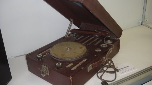Máy quay đĩa điện tử «Oktava» năm 1945 - Sputnik Việt Nam