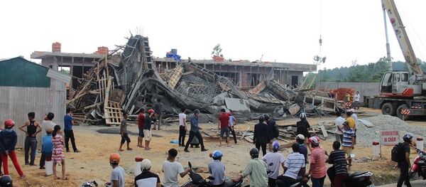 Sập giàn giáo cây xăng, nhiều công nhân bị thương - Sputnik Việt Nam