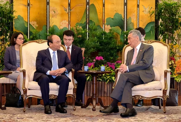 Thủ tướng Nguyễn Xuân Phúc hội đàm với Thủ tướng Singapore Lý Hiển Long Thủ tướng Nguyễn Xuân Phúc hội đàm với Thủ tướng Singapore Lý Hiển Long - Sputnik Việt Nam