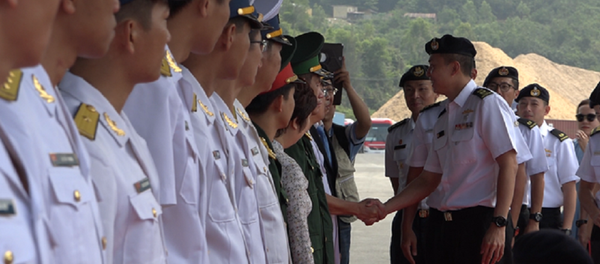 Thượng tá Joseph Neo - sĩ quan chỉ huy Học viện Hải quân Singapore - chào xã giao các lực lượng Việt Nam- - Sputnik Việt Nam