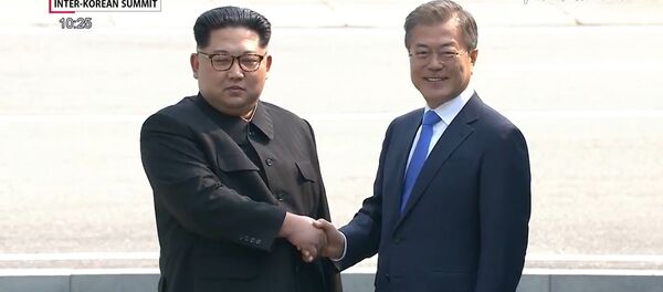 Kim Jong-un và Moon Jae-in - Sputnik Việt Nam