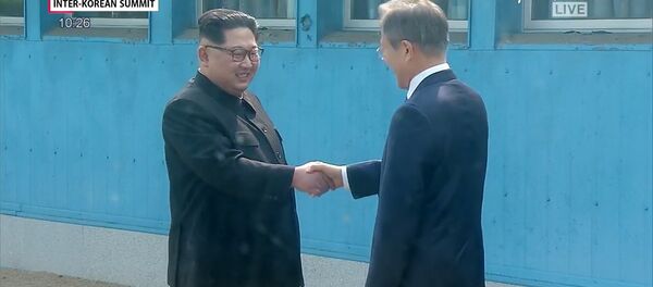 Kim Jong-un và Moon Jae-in - Sputnik Việt Nam