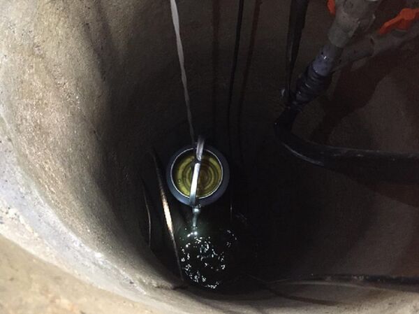 Công ty TNHH Việt Lào thuộc Tổng công ty Khoáng sản và Thương mại Hà Tĩnh đã nhận trách nhiệm trong vụ hàng loạt giếng nước nhiễm dầu - Sputnik Việt Nam