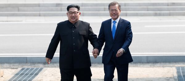 South Korean President Moon Jae-in and North Korean leader Kim Jong Un attend a welcoming ceremony in the truce village of Panmunjom inside the demilitarized zone separating the two Koreas, South Korea, April 27, 2018. South Korean President Moon Jae-in and North Korean leader Kim Jong Un attend a welcoming ceremony in the truce village of Panmunjom inside the demilitarized zone separating the two Koreas, South Korea, April 27, 2018. - Sputnik Việt Nam