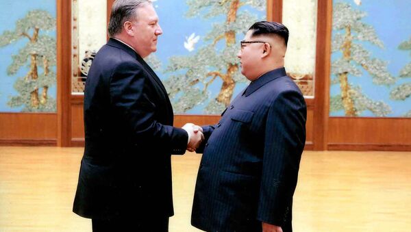 Kim Jong-un và Mike Pompeo - Sputnik Việt Nam