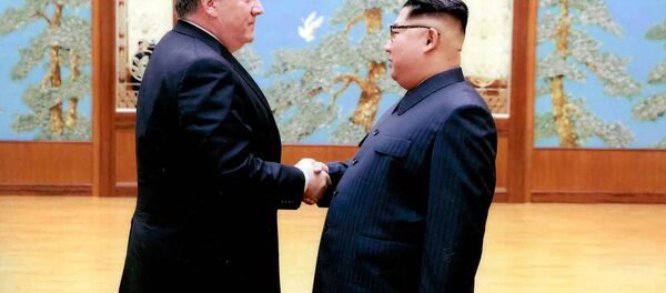 In this image released by the White House, then-CIA director Mike Pompeo shakes hands with North Korean leader Kim Jong Un in Pyongyang, North Korea, during a 2018 East weekend trip. - Sputnik Việt Nam