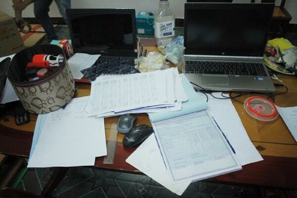 Một số tài liệu, chứng cứ bị cơ quan CSĐT thu giữ trong quá trình khám xét  - Sputnik Việt Nam