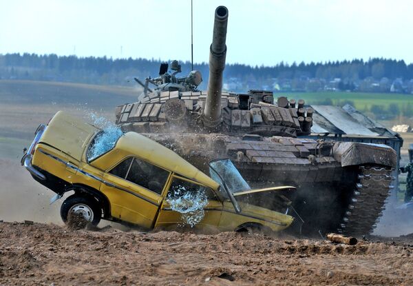 Một cảnh trong cuộc thi Tank biathlon 2018 tại Belarus - Sputnik Việt Nam