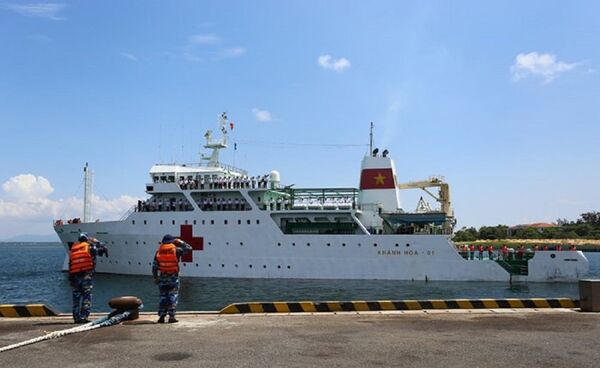 Chào tàu 561 rời cảng Chào tàu 561 rời cảng - Sputnik Việt Nam