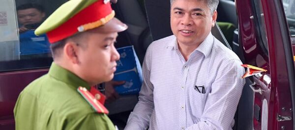 Bị cáo Sơn được dẫn giải đến phiên phúc thẩm. - Sputnik Việt Nam