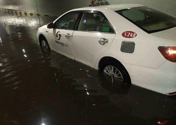 Có thời điểm các phương tiện không thể di chuyển do ngập sâu - Sputnik Việt Nam