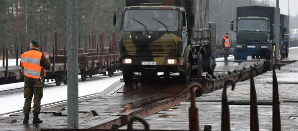 Thiết bị quân sự của Đức trong quá trình tải trên tàu vận tải trong chương trình NATO Enhanced Forward Presence Thiết bị quân sự của Đức trong quá trình tải trên tàu vận tải trong chương trình NATO Enhanced Forward Presence - Sputnik Việt Nam