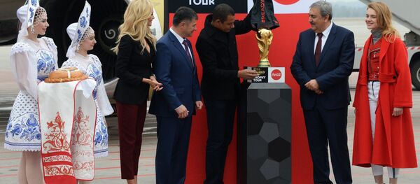Nga chào đón chiếc Cup vô địch bóng đá World Cup 2018 - Sputnik Việt Nam