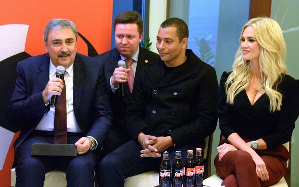 Nga chào đón chiếc Cup vô địch bóng đá World Cup 2018 - Sputnik Việt Nam