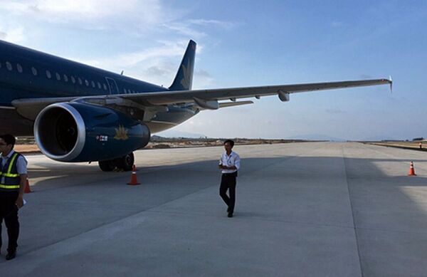 Máy bay chở hơn 200 hành khách đáp nhầm đường băng tại sân bay Cam Ranh. - Sputnik Việt Nam