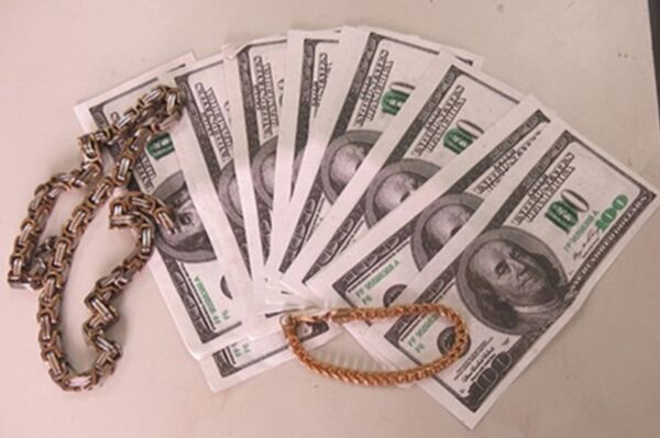 Tang vật của thiếu gia rởm Nguyễn Chính Nghĩa dùng để lừa đảo - Sputnik Việt Nam