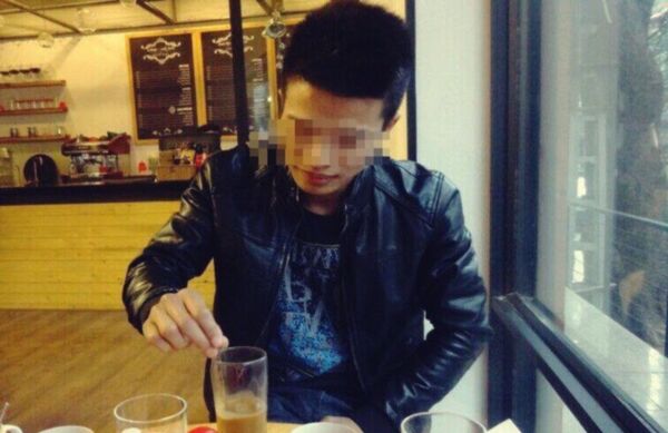 Nhân viên quán karaoke Nguyễn Hoài Nam trải lòng với phóng viên những góc khuất trong nghề của mình. Nhân viên quán karaoke Nguyễn Hoài Nam trải lòng với phóng viên những góc khuất trong nghề của mình. - Sputnik Việt Nam