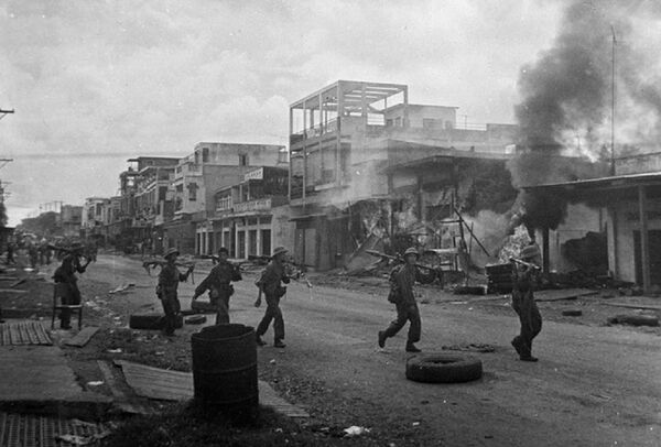 Bộ đội ta tiến vào giải phóng Xuân Lộc, cửa ngõ của Sài Gòn, ngày 21/4/1975.  - Sputnik Việt Nam